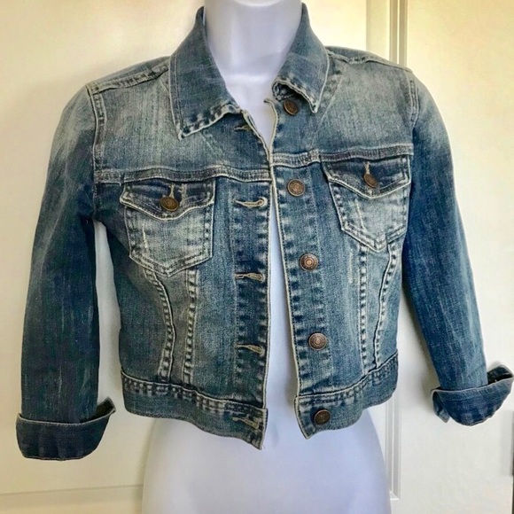 Forever 21 Jackets & Blazers - Perfect cropped denim jacket